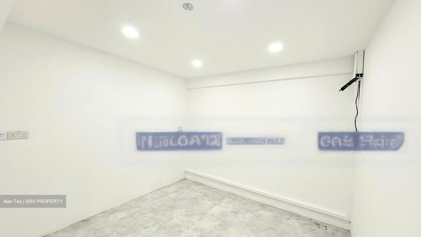 Ang Mo Kio Avenue 6 (D20), Shop House #451317031